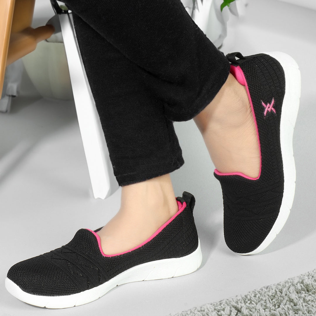 Women Textured Round Toe Flyknit Mesh Slip-On Sneakers