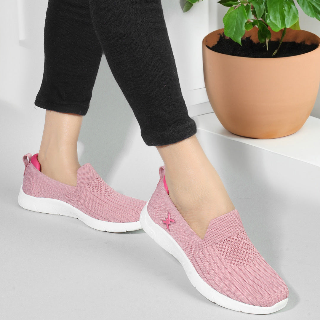 Women Textured Round Toe Flyknit Mesh Slip-On Sneakers