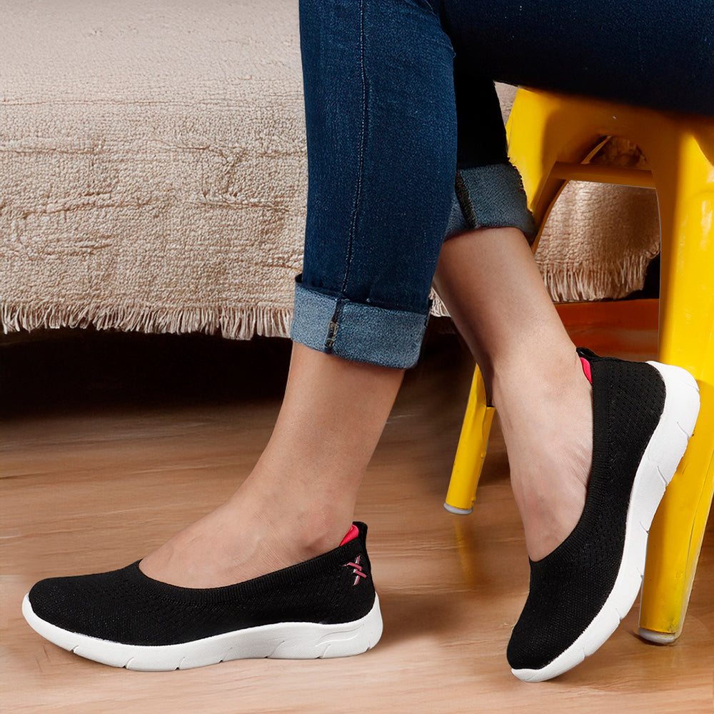 Women Round Toe Flyknit Lightweight Slip-On Sneakers