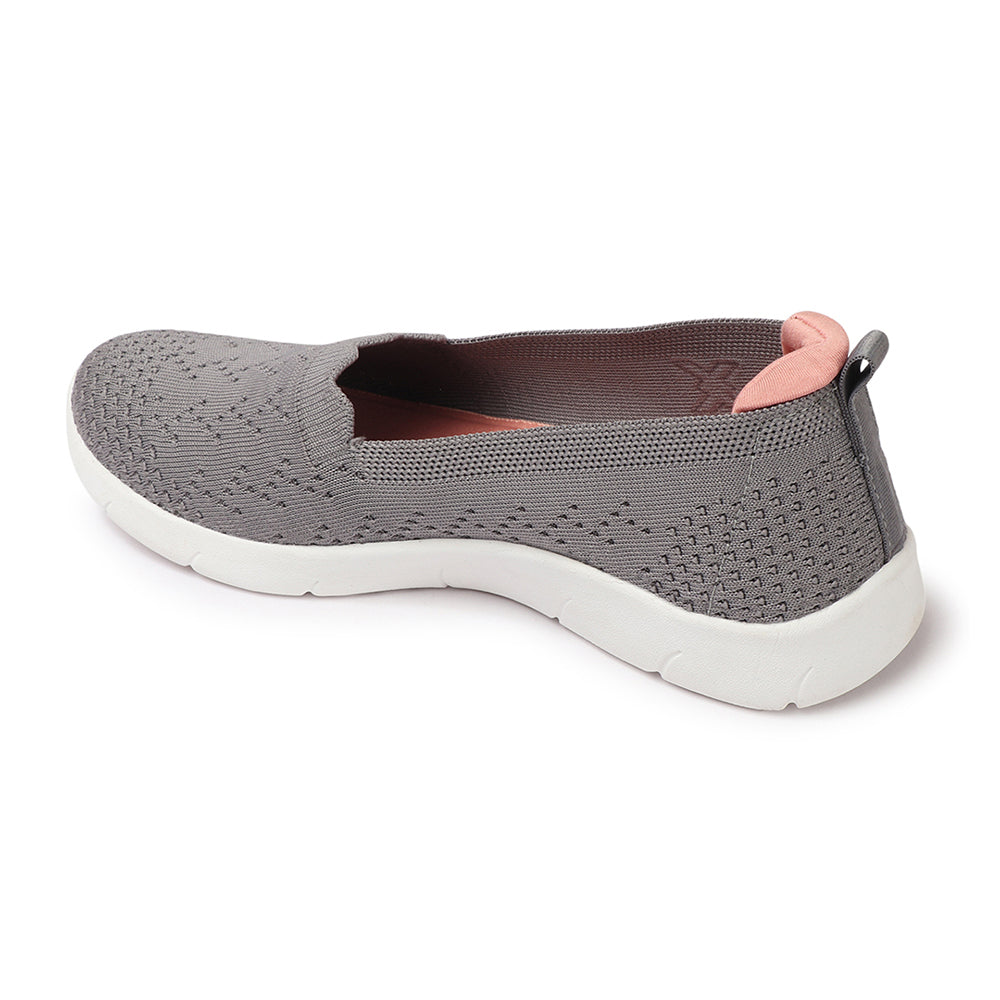 Women Round Toe Flyknit Lightweight Slip-On Sneakers