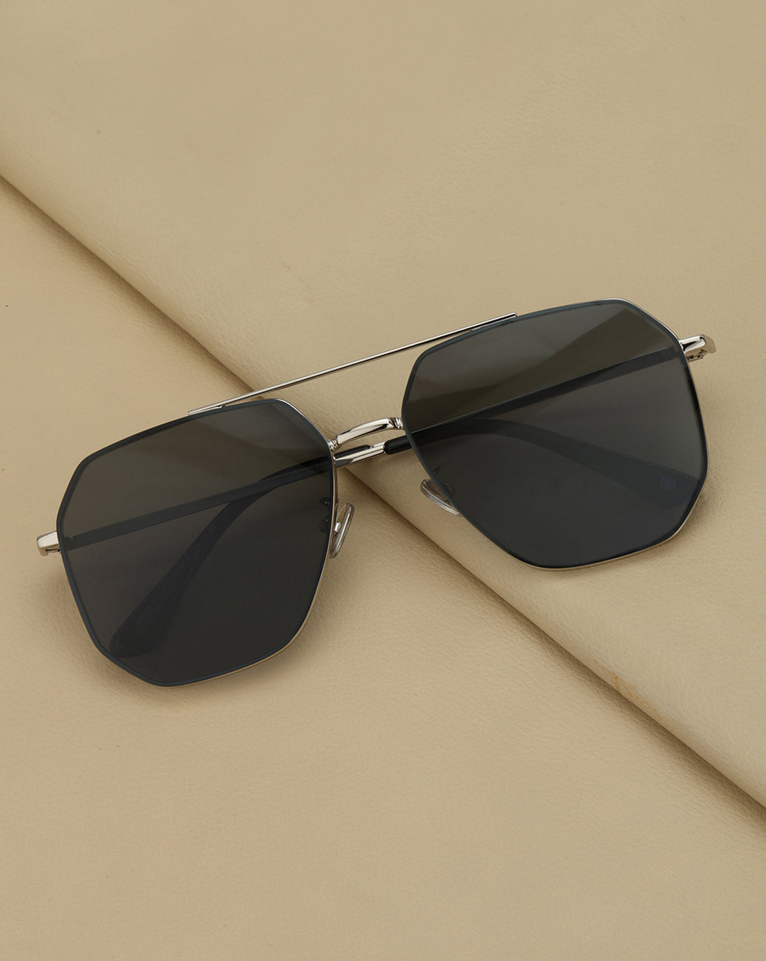 Silver Toned with Black Polarised Lens Rectangle Sunglass for mens