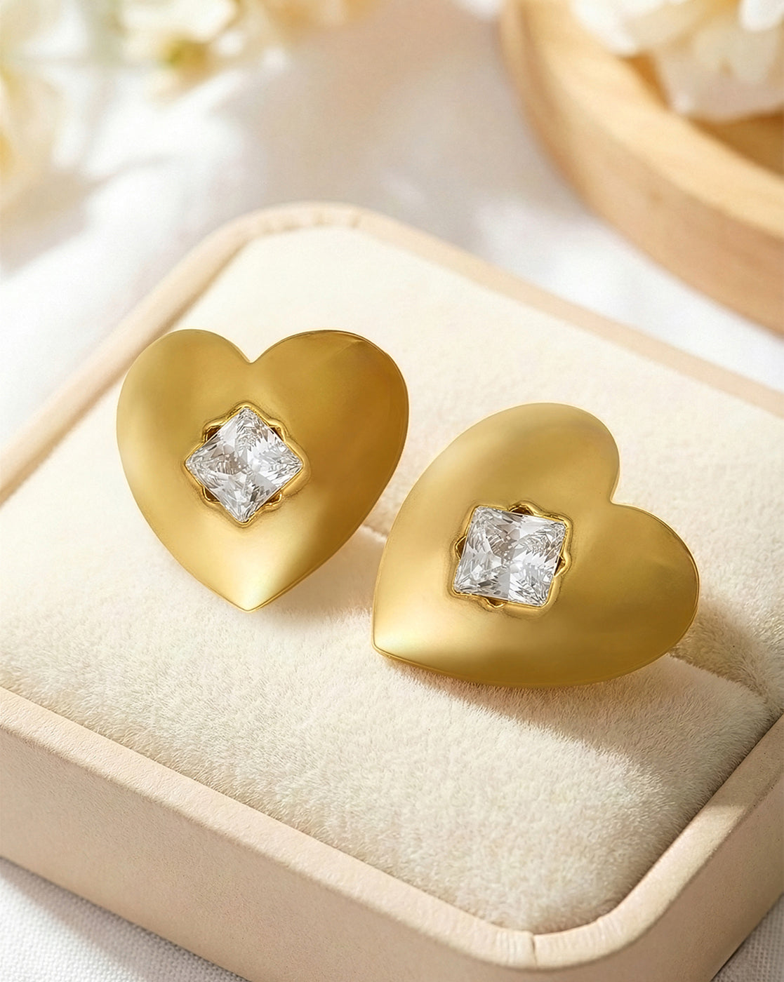 Premium 18kt Gold Plated Crystal Bold Heart Stud Earring