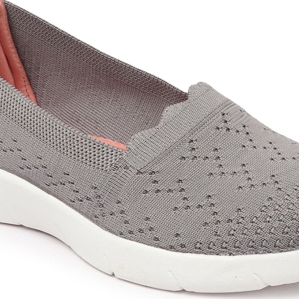 Women Round Toe Flyknit Lightweight Slip-On Sneakers
