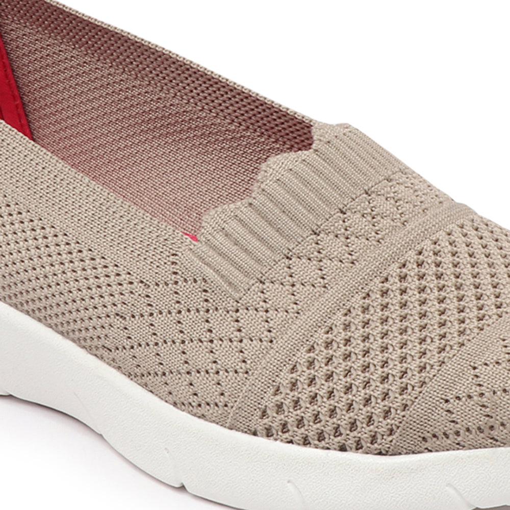 Women Round Toe Flyknit Lightweight Slip-On Sneakers