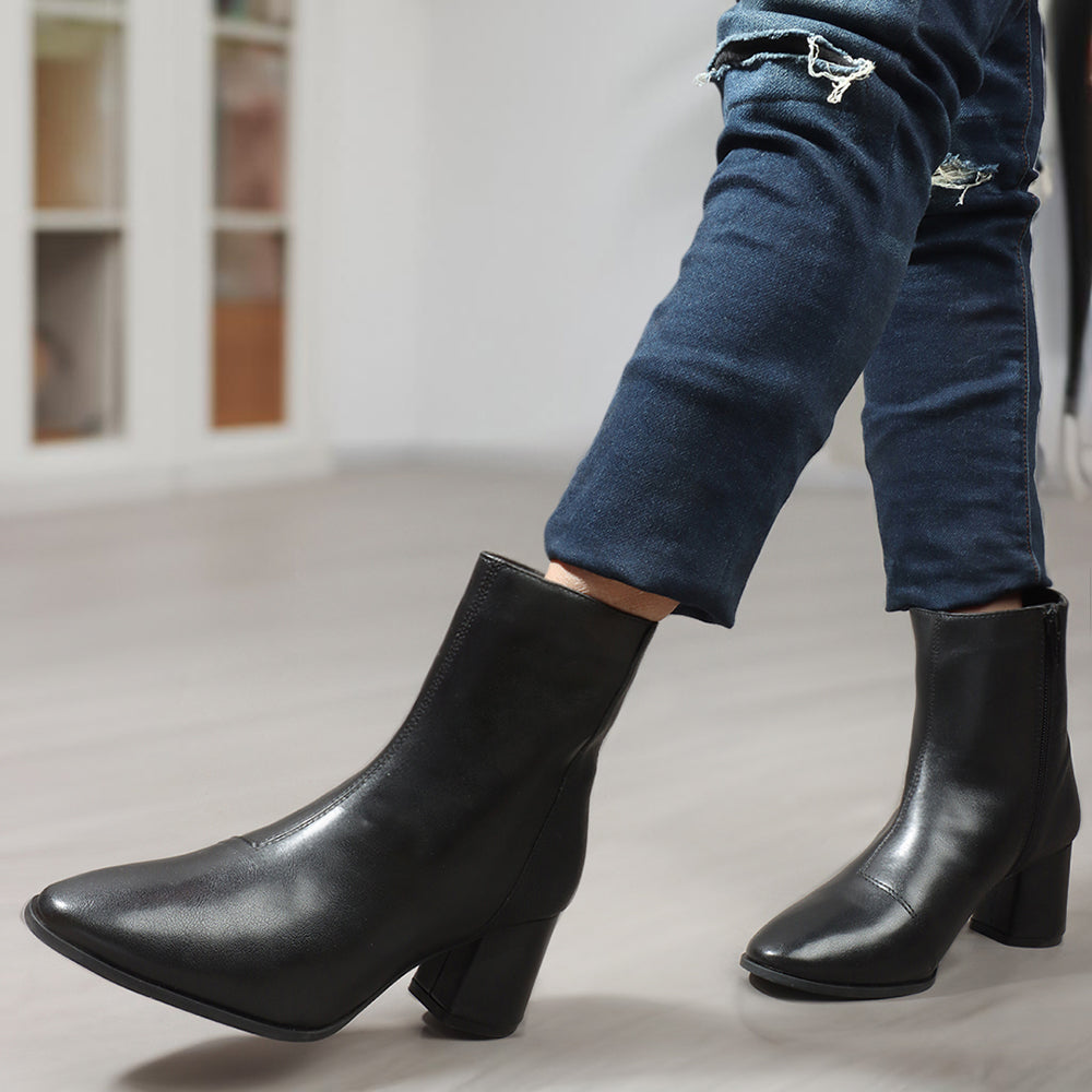 Women Round Toe Mid-Top Solid Chelsea Boots