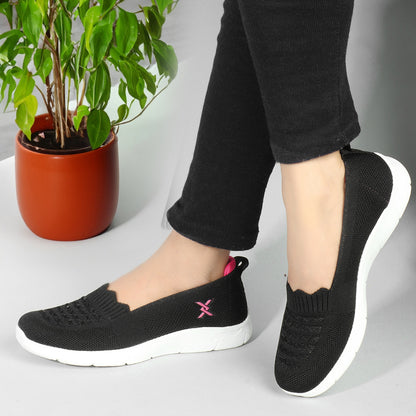 Women Textured Round Toe Flyknit Mesh Slip-On Sneakers