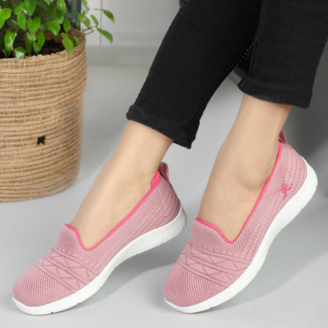 Women Textured Round Toe Flyknit Mesh Slip-On Sneakers