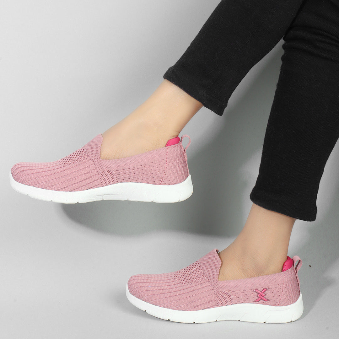 Women Textured Round Toe Flyknit Mesh Slip-On Sneakers