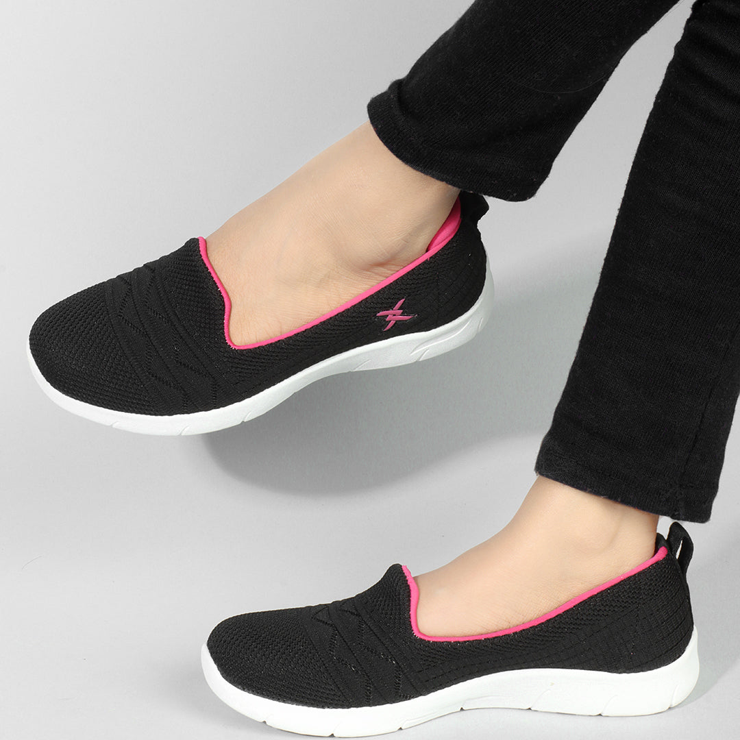 Women Textured Round Toe Flyknit Mesh Slip-On Sneakers