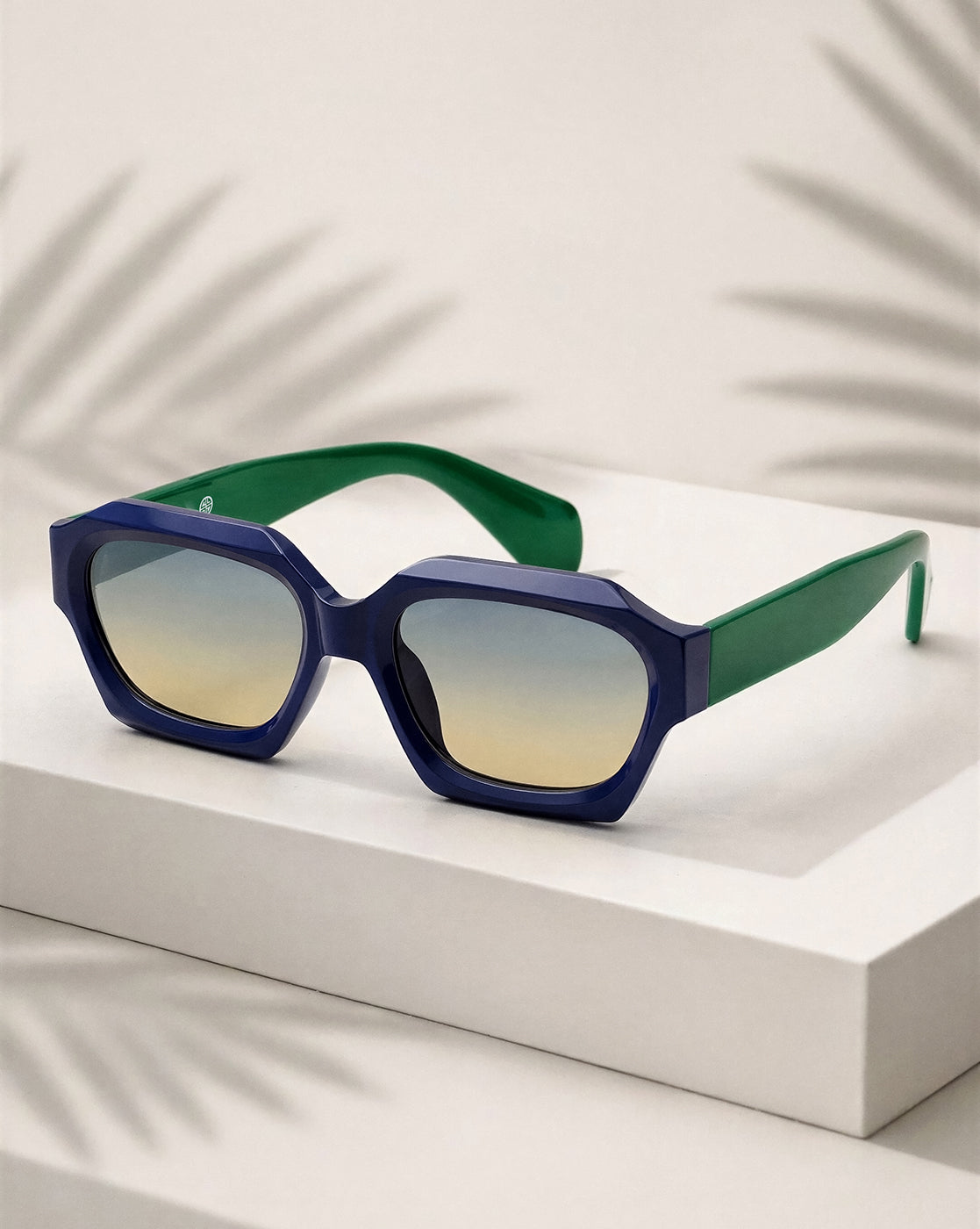 Women Blue &amp; Green Toned UV Protected Gradient Lens Wayfarer Sunglasses
