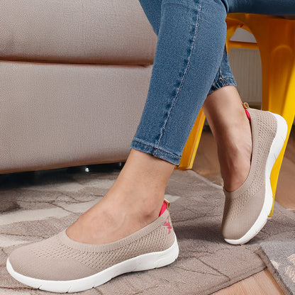 Women Round Toe Flyknit Lightweight Slip-On Sneakers
