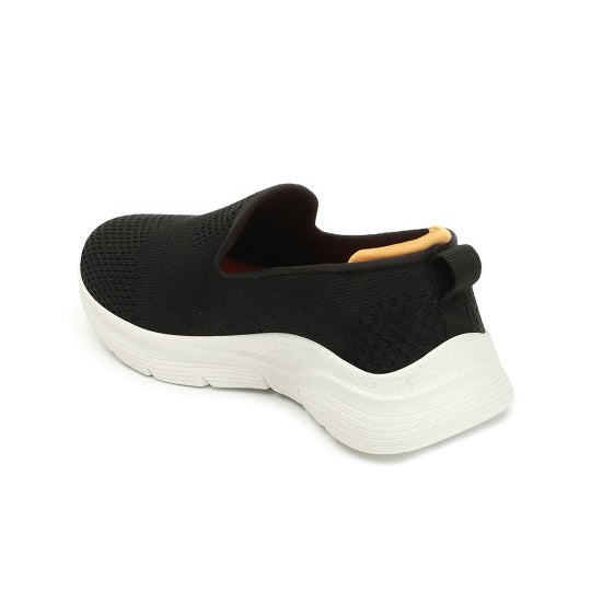 Women Round Toe Flyknit Lightweight Slip-On Sneakers