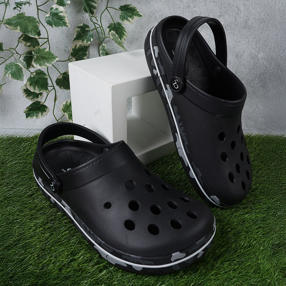 Men Perforated Comfort Clogs with Camouflage Sole