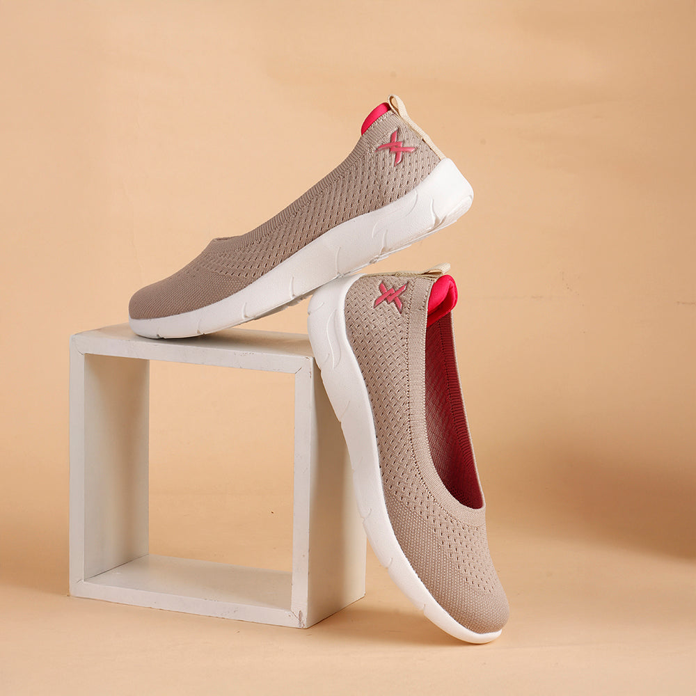 Women Round Toe Flyknit Lightweight Slip-On Sneakers