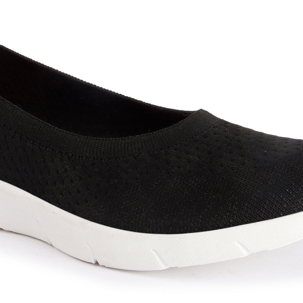 Women Round Toe Flyknit Lightweight Slip-On Sneakers