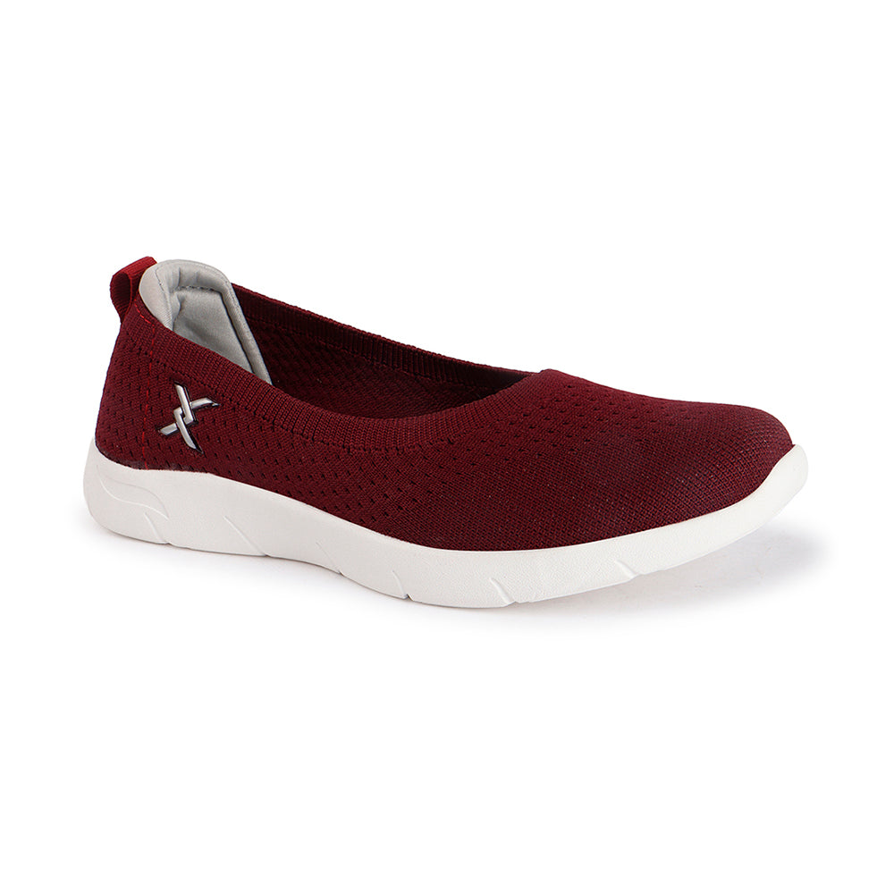 Women Round Toe Flyknit Lightweight Slip-On Sneakers