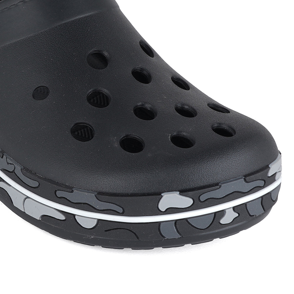 Men Perforated Comfort Clogs with Camouflage Sole