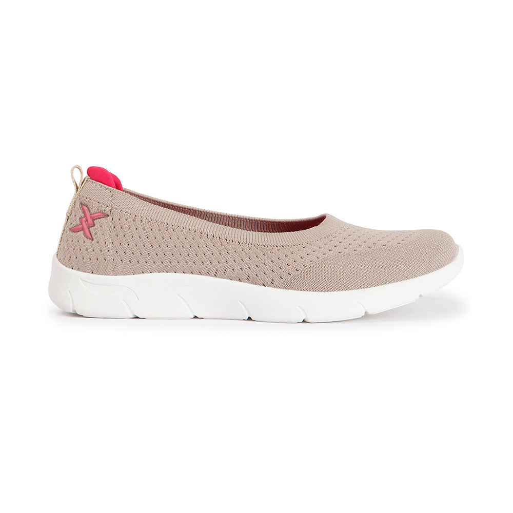 Women Round Toe Flyknit Lightweight Slip-On Sneakers