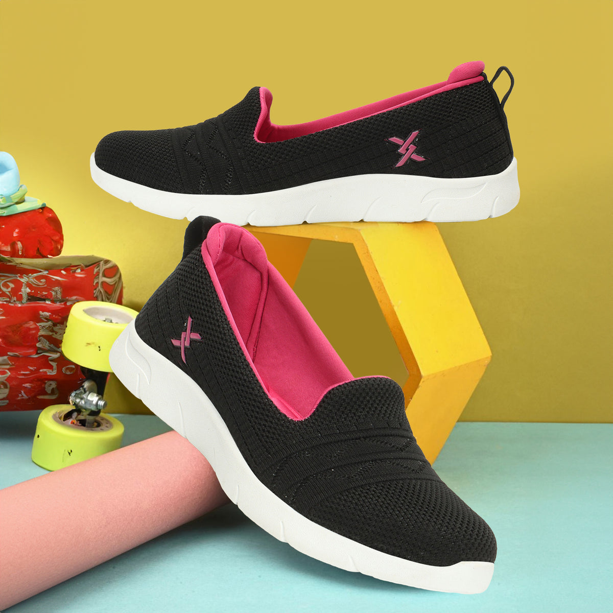 Women Textured Round Toe Flyknit Mesh Slip-On Sneakers