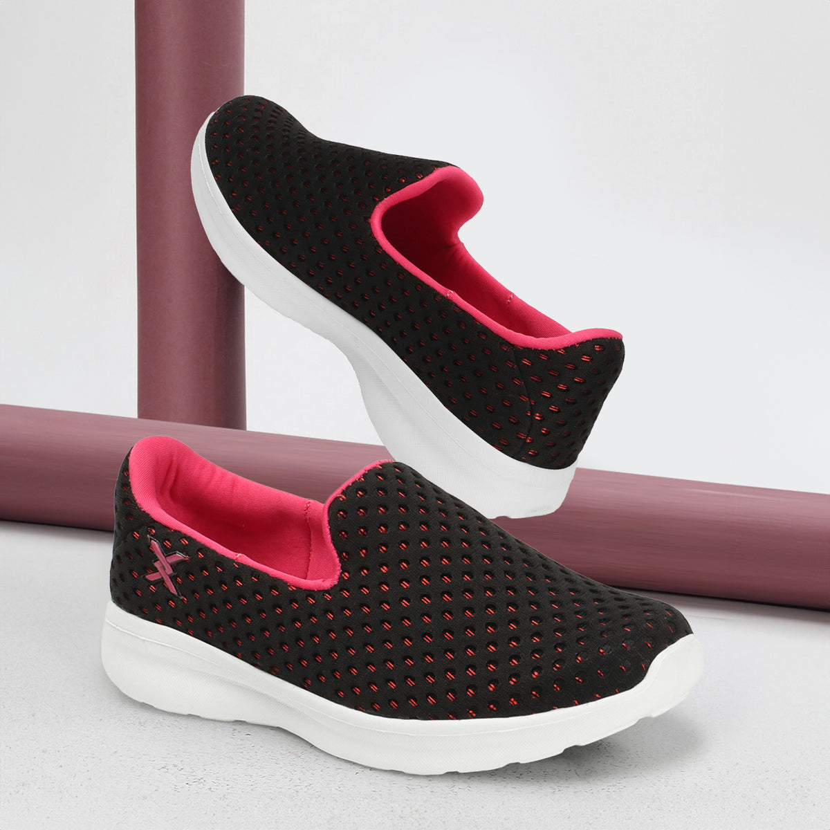 Women Textured Round Toe Flyknit Mesh Slip-On Sneakers