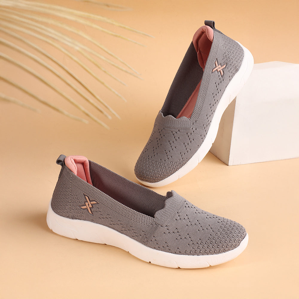 Women Round Toe Flyknit Lightweight Slip-On Sneakers