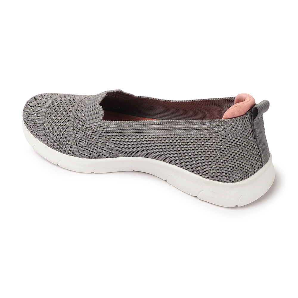 Women Round Toe Flyknit Lightweight Slip-On Sneakers