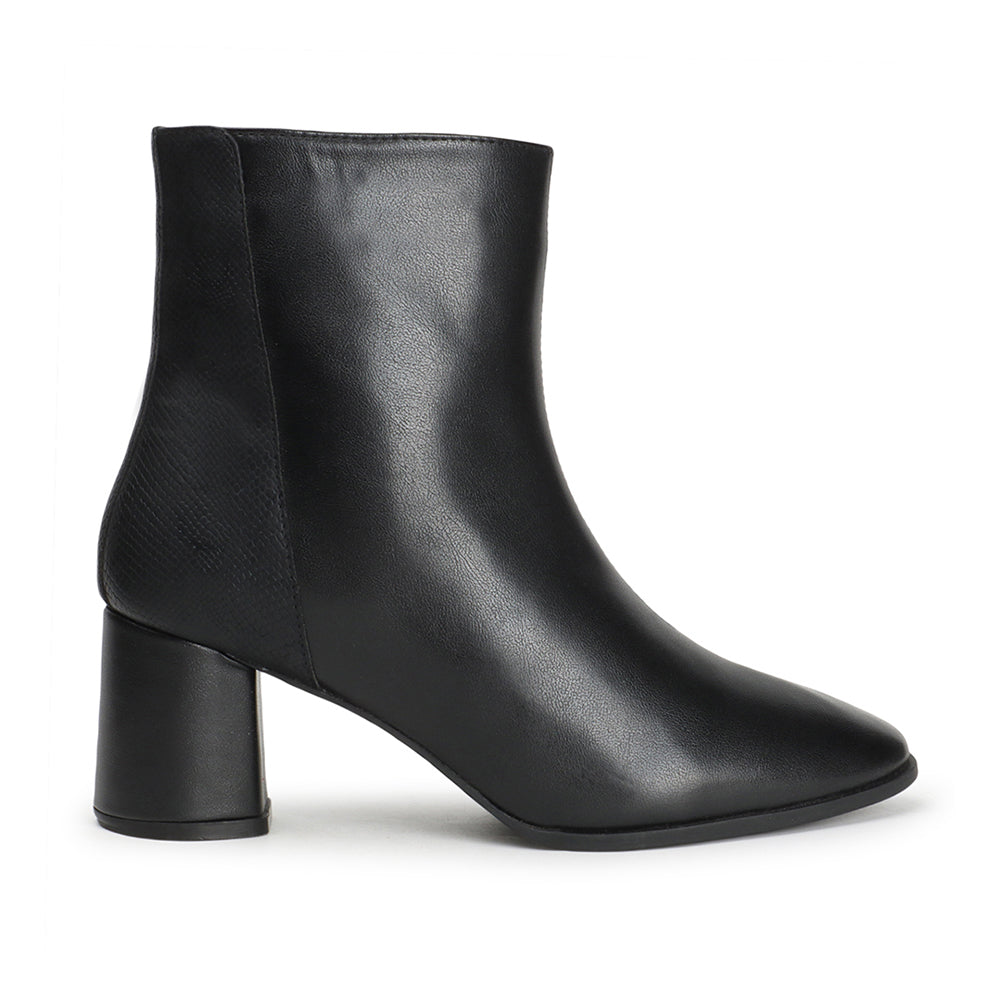 Women Round Toe Mid-Top Solid Chelsea Boots