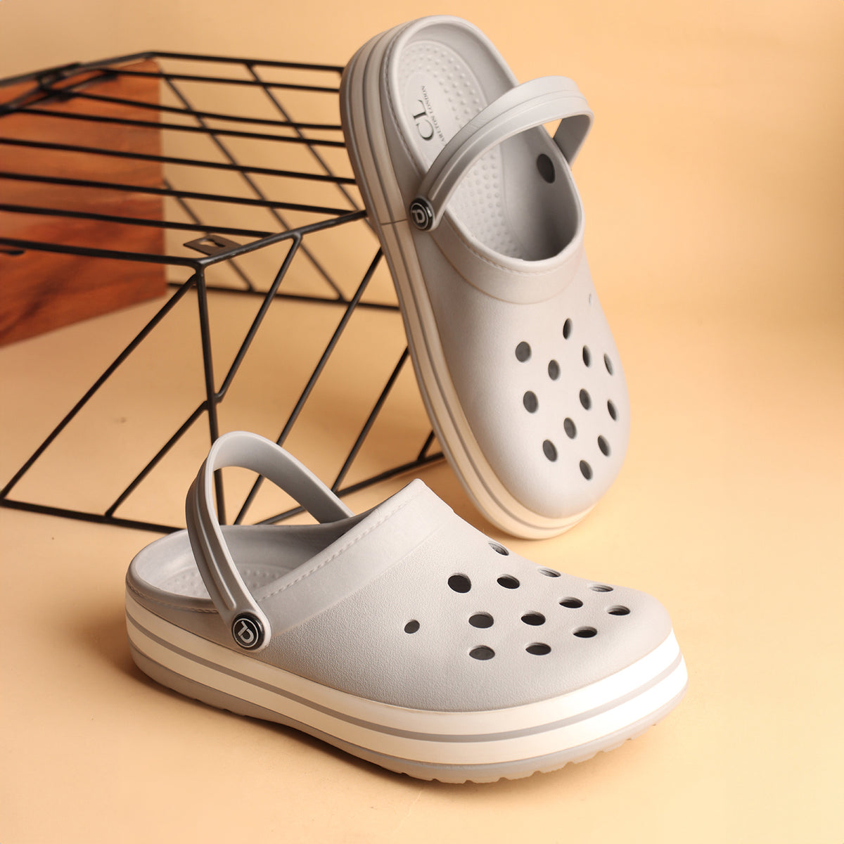 Men Striped Band Perforated Clogs