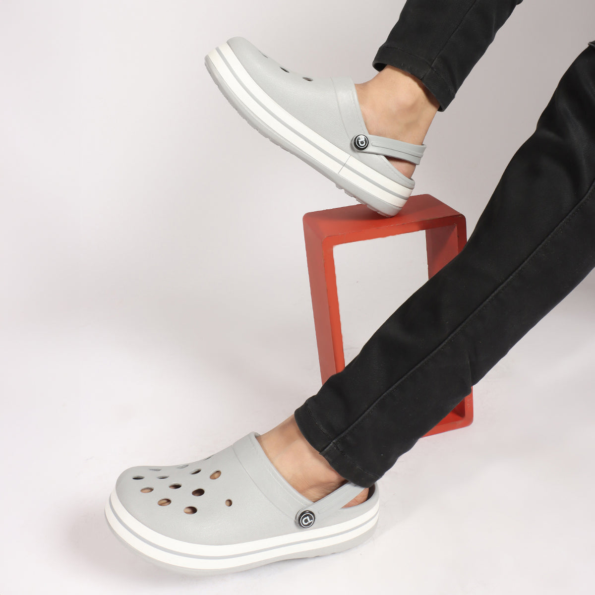 Men Striped Band Perforated Clogs