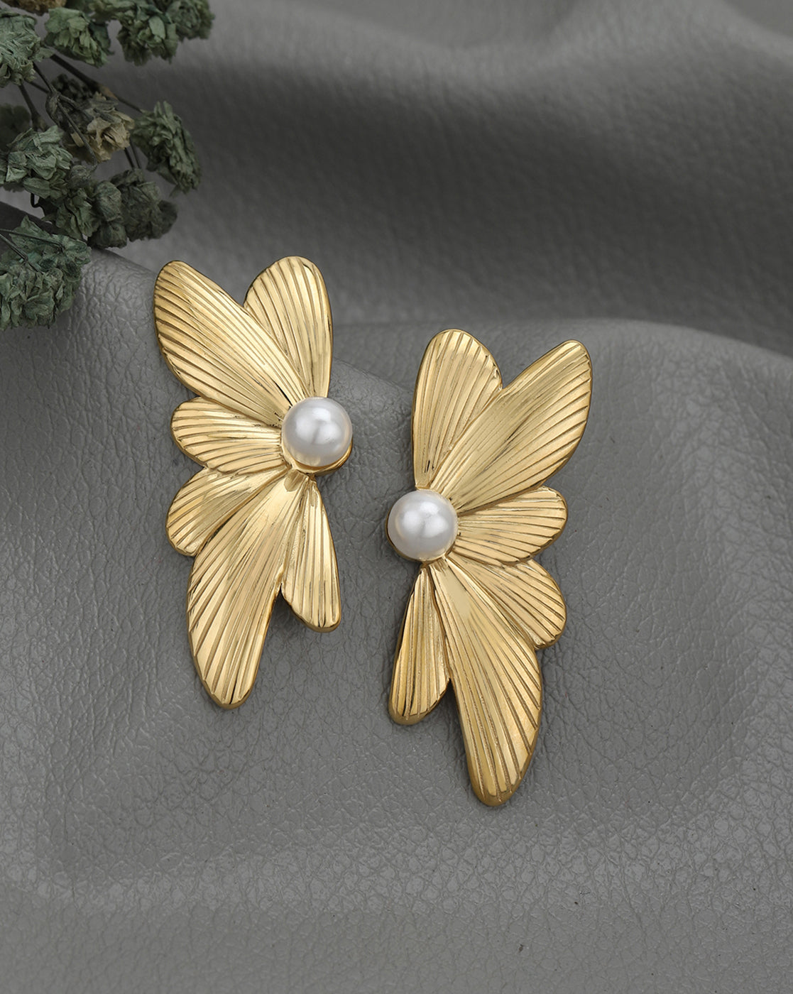 18kt Gold Plated Pearl Bold Butterfly Stud Earring